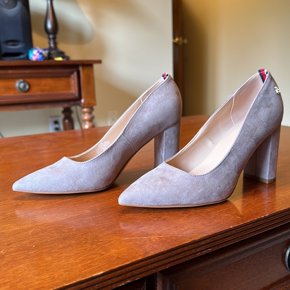 Tommy Hilfiger Tan Suede Pumps